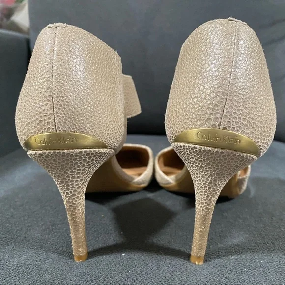 Calvin Klein Gella Pump - Picture 6 of 16
